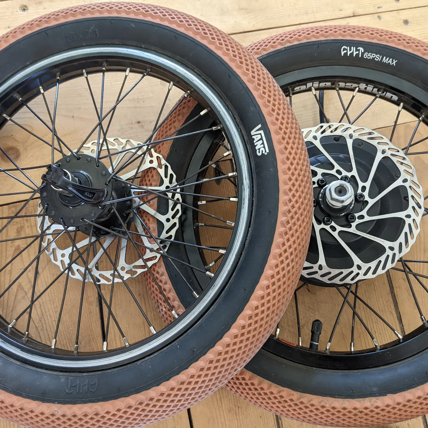 Wheel and braking assembly